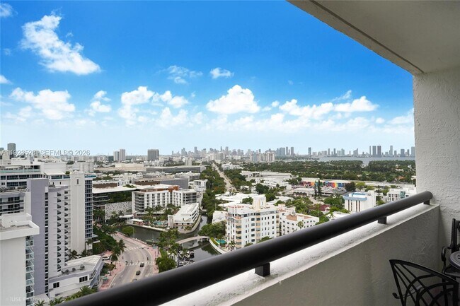 Building Photo - 2555 Collins Ave
