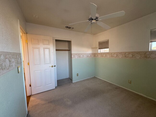 Building Photo - 4 Bedroom Corner Lot Great Location