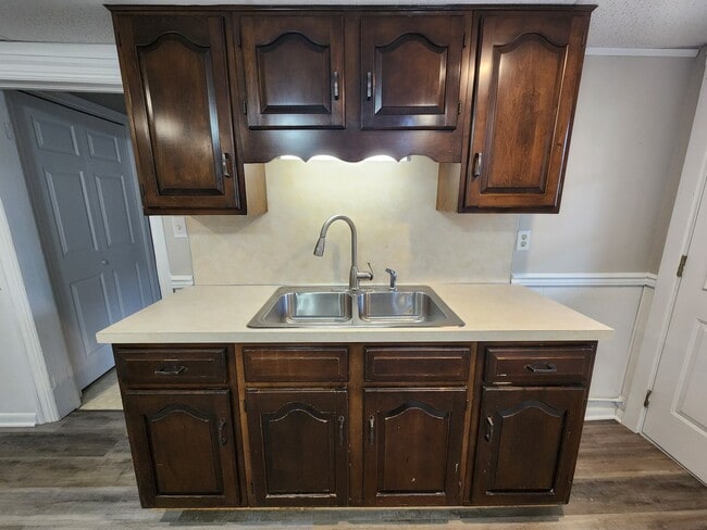 Building Photo - 440 E Queen St