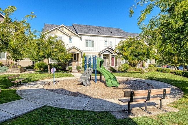 Building Photo - Lovely 3 Bedroom 2.5 Bath Sherwood Townhom...