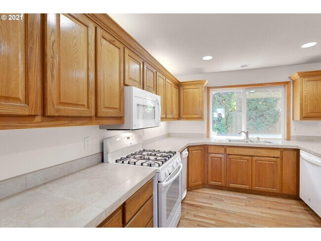 Building Photo - 4 Bedroom Bethany Home on a Large Corner L...