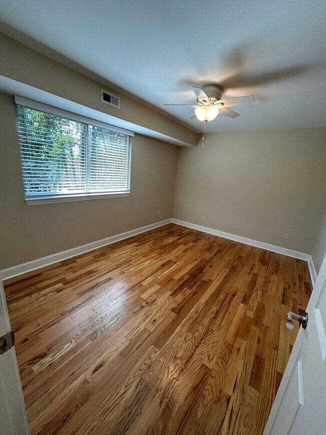 Building Photo - 2 Bedroom 1 Bath - Downtown Morganton - Anderson Place Apts.