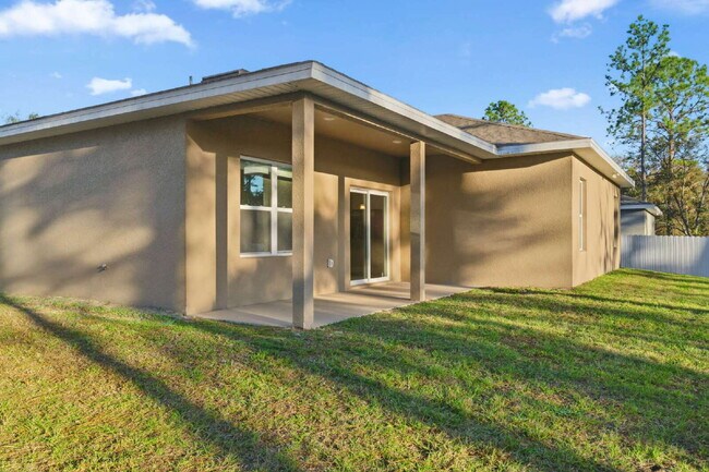 Building Photo - Nearly New 4BR Home Available Now in SW Ocala
