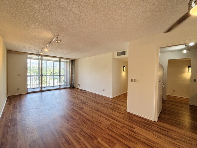 Building Photo - 710 E 200 S
