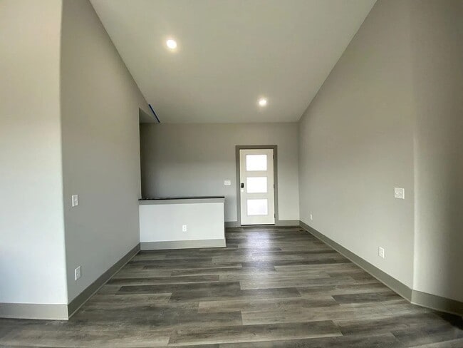 Building Photo - 2279 S Chateau Ct