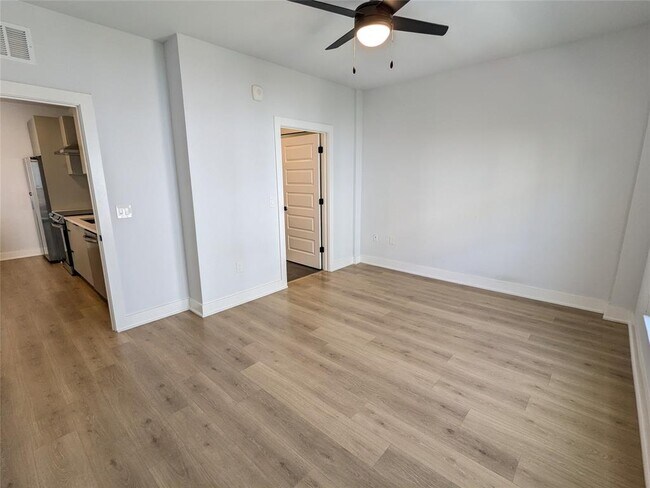Building Photo - 2500 Longview St