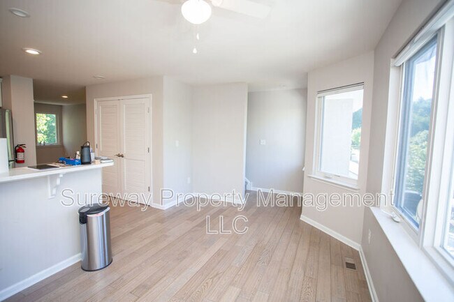 Building Photo - 6 Regency Ct