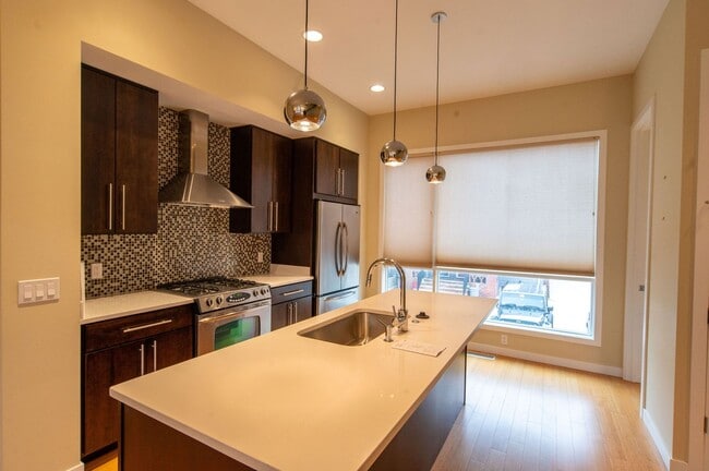 Building Photo - Little Italy Townhome - 1911 E 119th St , ...