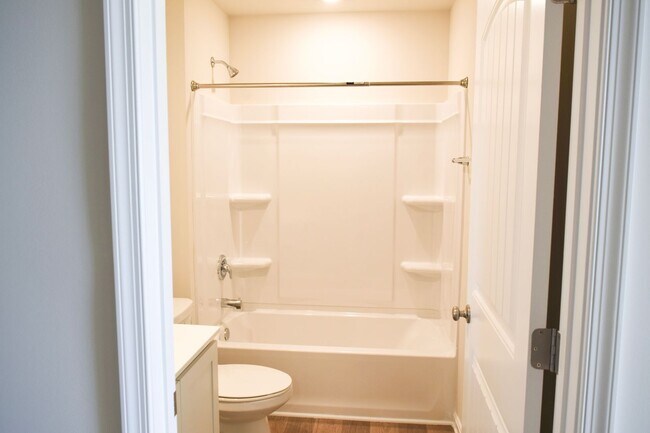 Building Photo - Stunning NEW Townhouse in Heritage Trace!