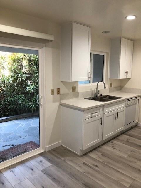 KITCHEN WITH PATIO - 1922 Curtis Ave