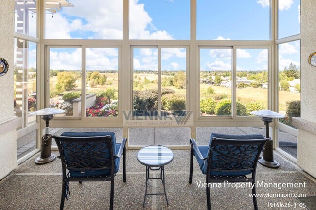 Building Photo - 1550 Summerhill Ln