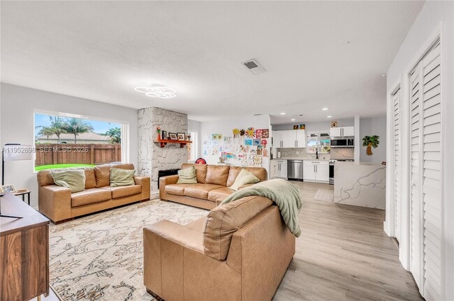 Building Photo - 15930 SW 90th Ave