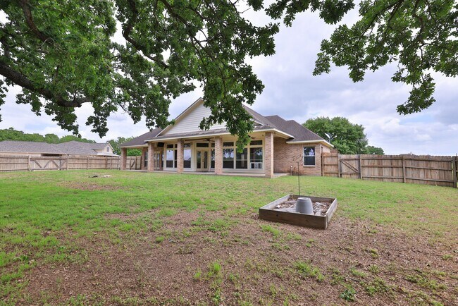 Building Photo - 105 Lawrence Marshall Dr