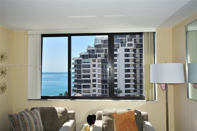 Building Photo - 540 Brickell Key Dr