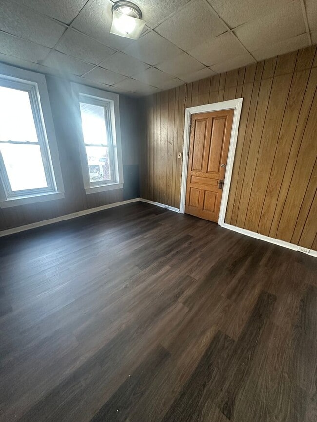 Building Photo - 650 W King St