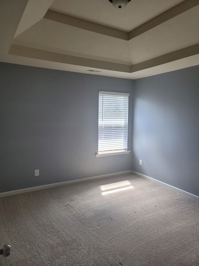 Building Photo - Breathtaking 4 Bedroom Home in Highgrove a...