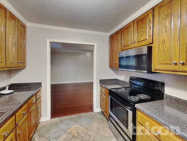 Building Photo - 146 Abbey Rd