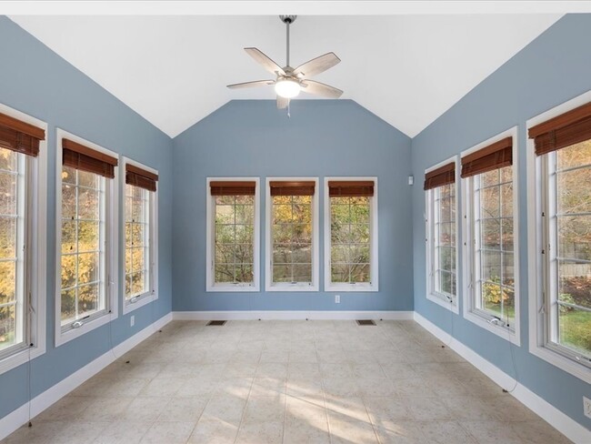 Building Photo - 32 Silver Brook Ln