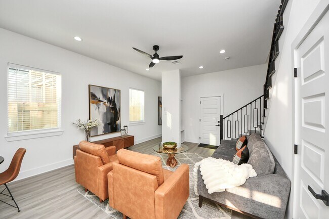 Building Photo - 8533 Amadwe St