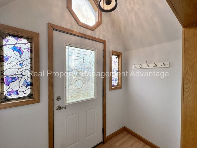 Building Photo - Charming Royal Oak Rental – Modern Comfort...