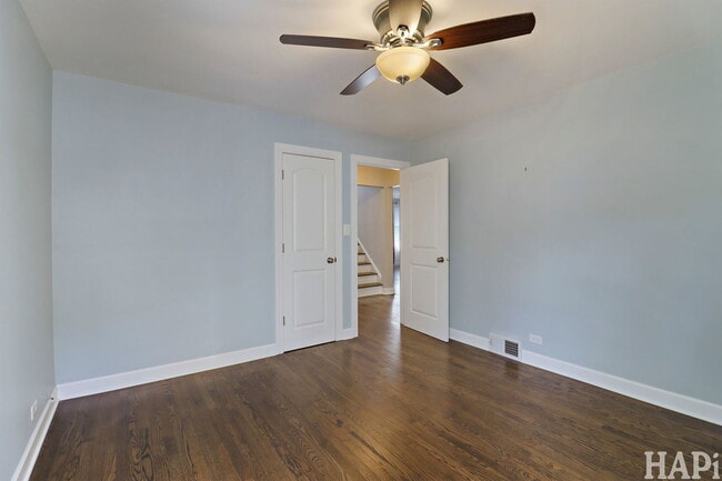 Building Photo - 115 N Hager Ave