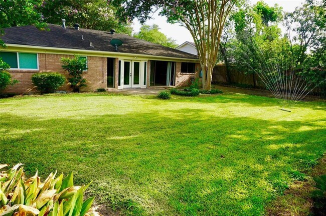 Building Photo - 9538 Meadowglen Ln