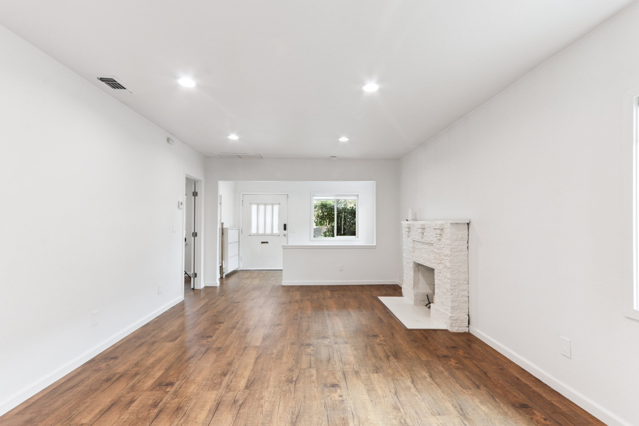 Building Photo - 218 W 87th St