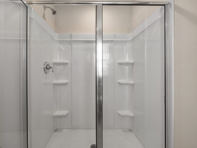 Building Photo - Modern 5BR Home with Quartz Kitchen & Open...