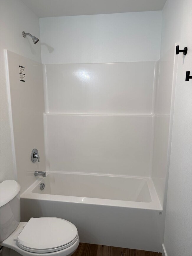 Building Photo - Brand new 3 bedroom 3 full bath townhouse in Thurston! $1,000 OFF YOUR FIRST MONTH'S RENT!