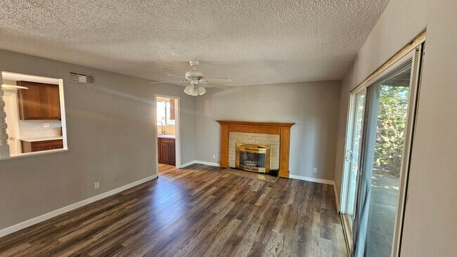 Building Photo - 3 bedroom 2 bath House in Escondido