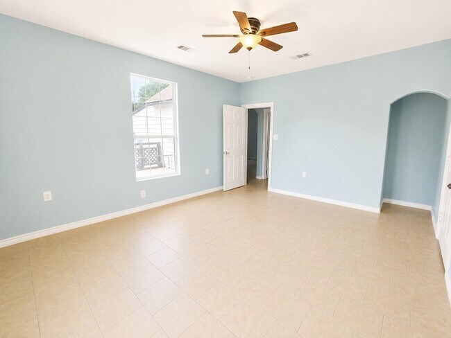 Building Photo - 5403 Ave Q 1/2