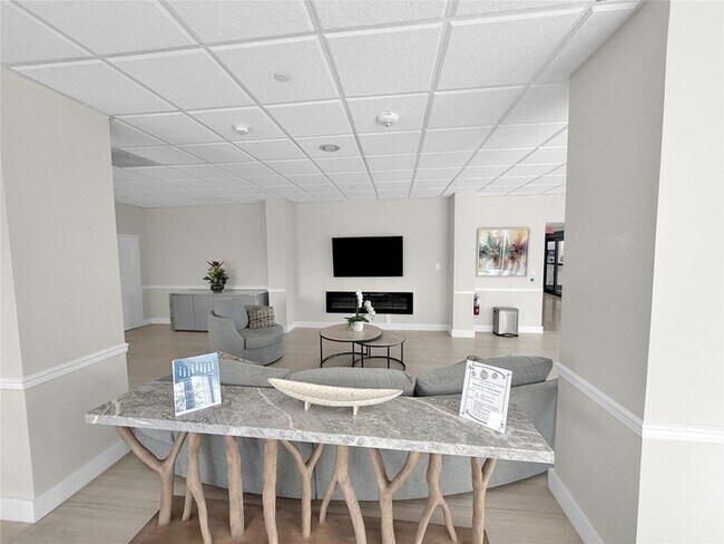 Building Photo - 405 N Ocean Blvd