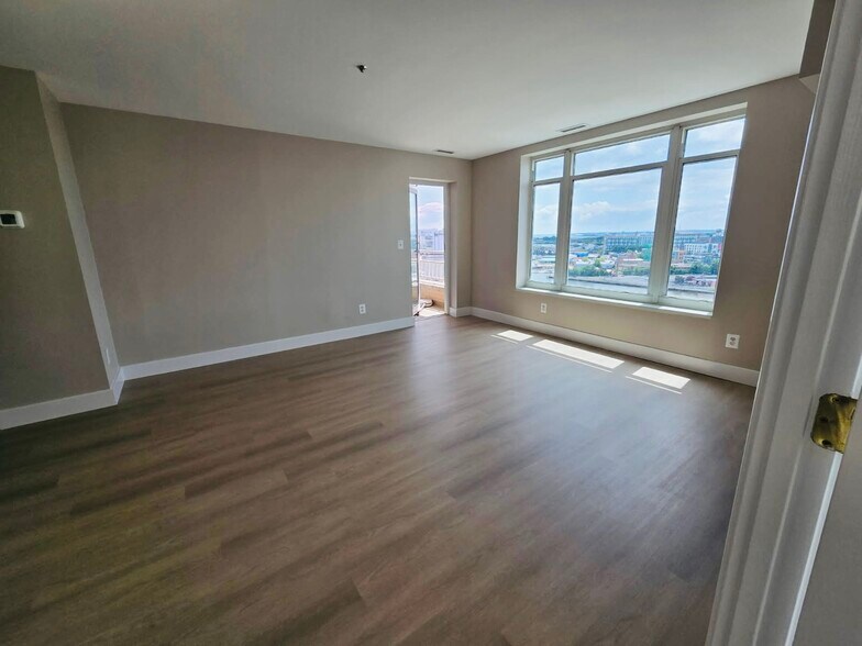 Building Photo - 100 Harborview Dr