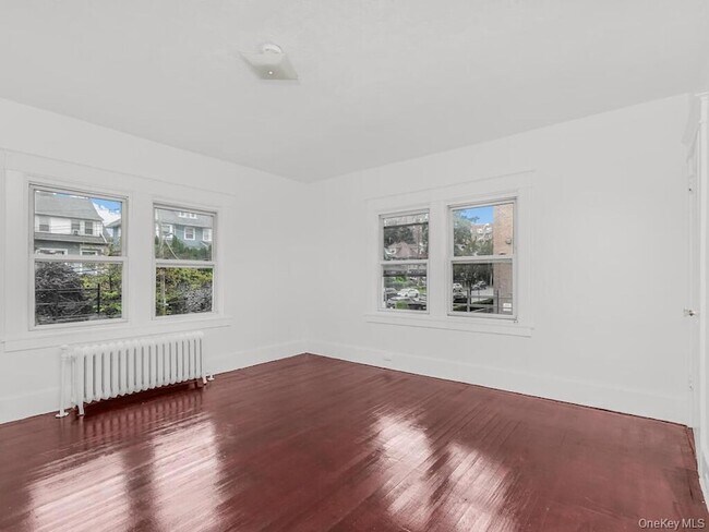 Building Photo - 45 Bayley Ave