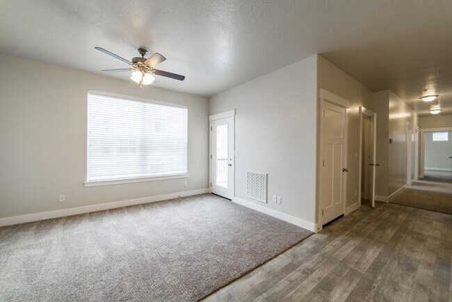 Building Photo - 619 N Emery Ln