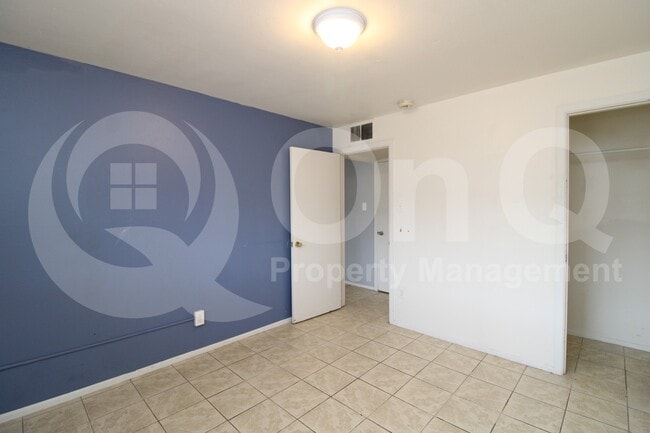 Building Photo - 3122 E Hubbell St