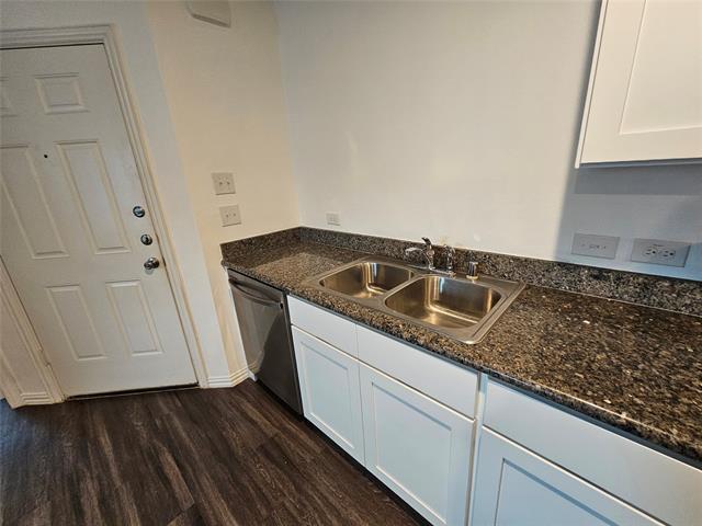 Building Photo - 5113 Avenue G