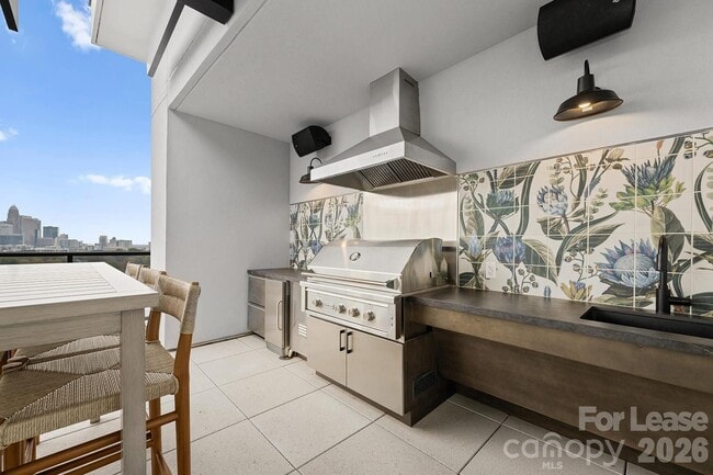 Building Photo - 2025 Cleveland Ave