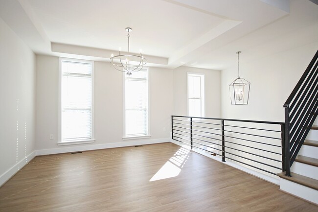 Building Photo - Beautiful Light-Filled Avinity Townhome