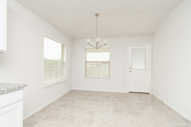 Building Photo - 9019 Stonehollow