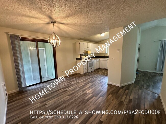 Building Photo - 2 Bedroom 2 Bath Duplex with Garage in Lac...