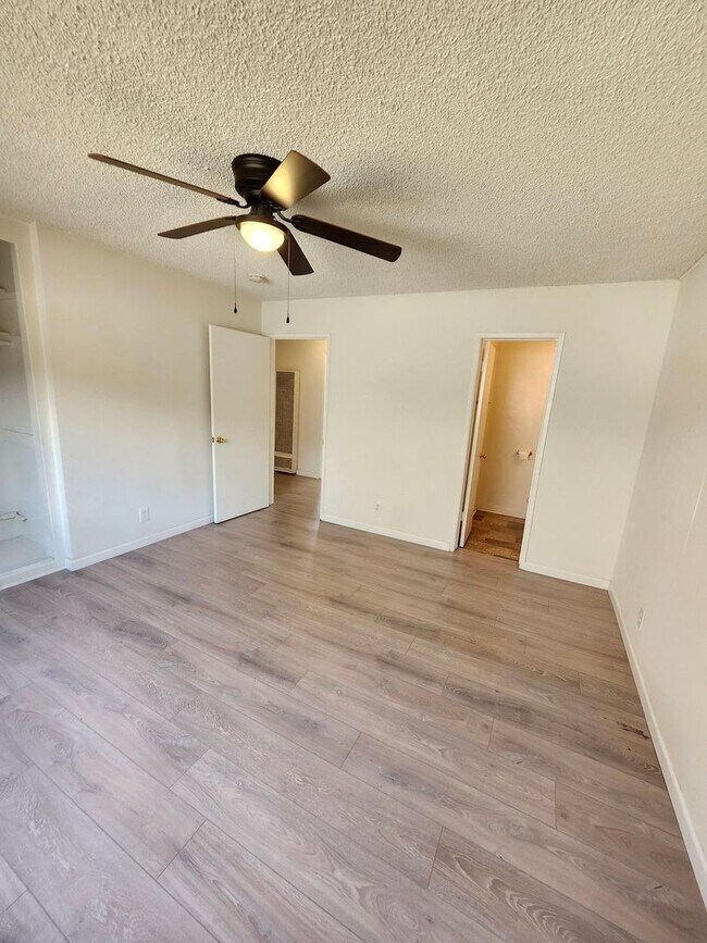 Building Photo - 438 Silverwood Ave