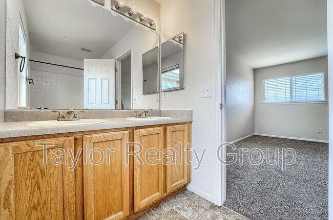 Building Photo - 851 Ponderosa Ln
