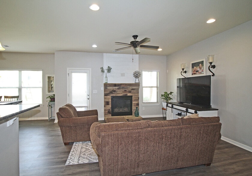 living room - 5305 Ripken Rd