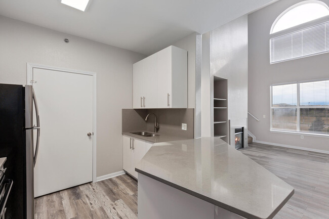 Building Photo - 6021 Castlegate Dr W