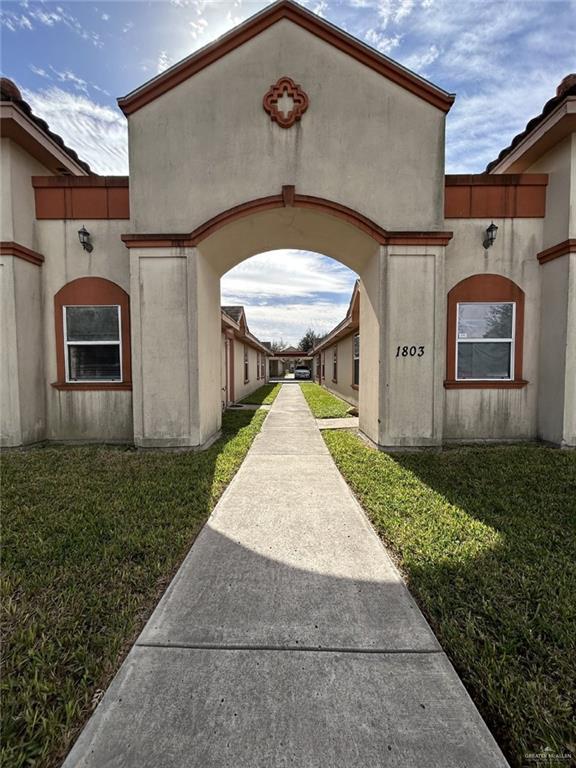 Primary Photo - 11 West Dr