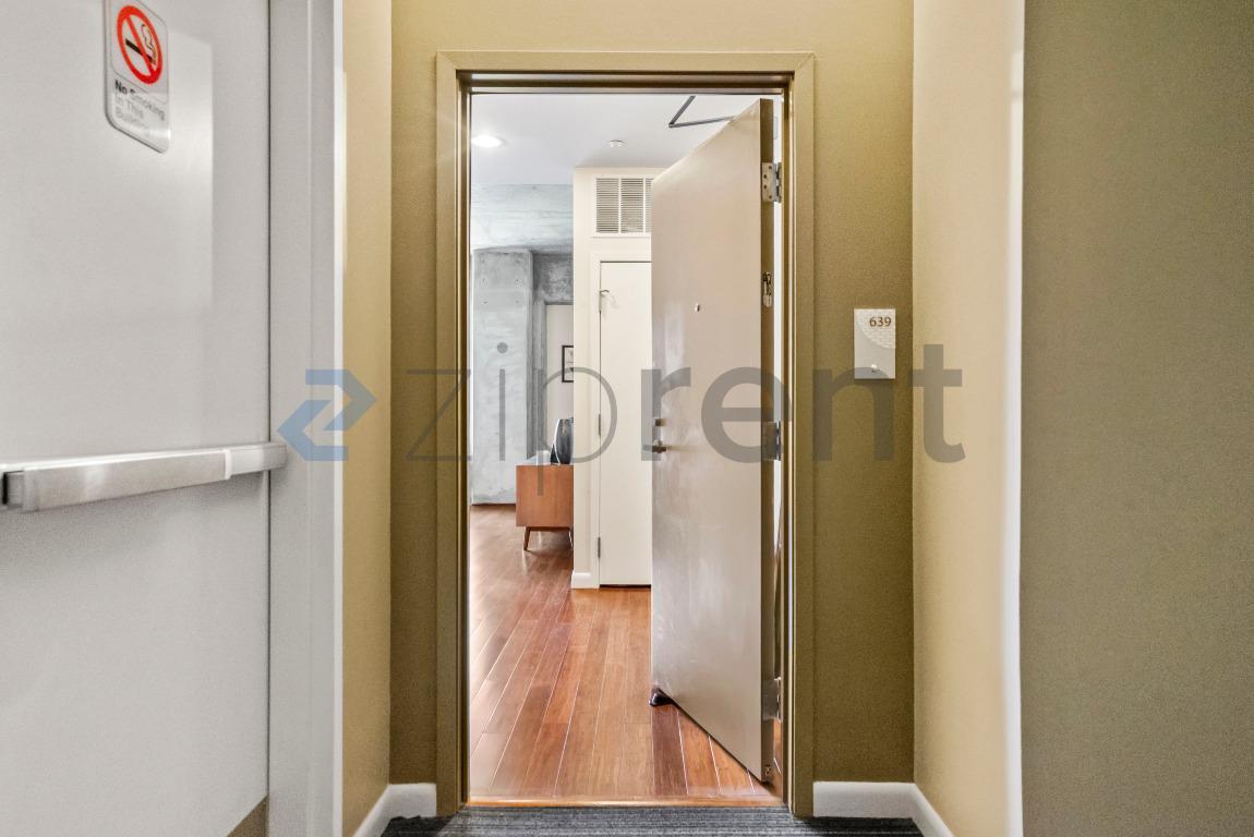 Building Photo - Unit 639