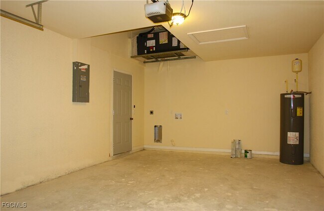 Building Photo - 530 SE 5th Ave