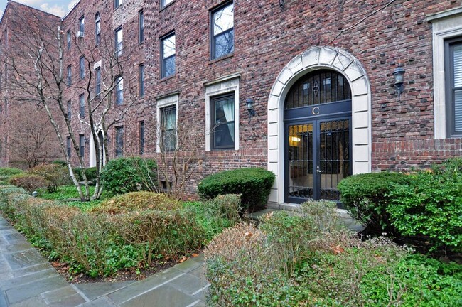 Building Photo - 64 Sagamore Rd