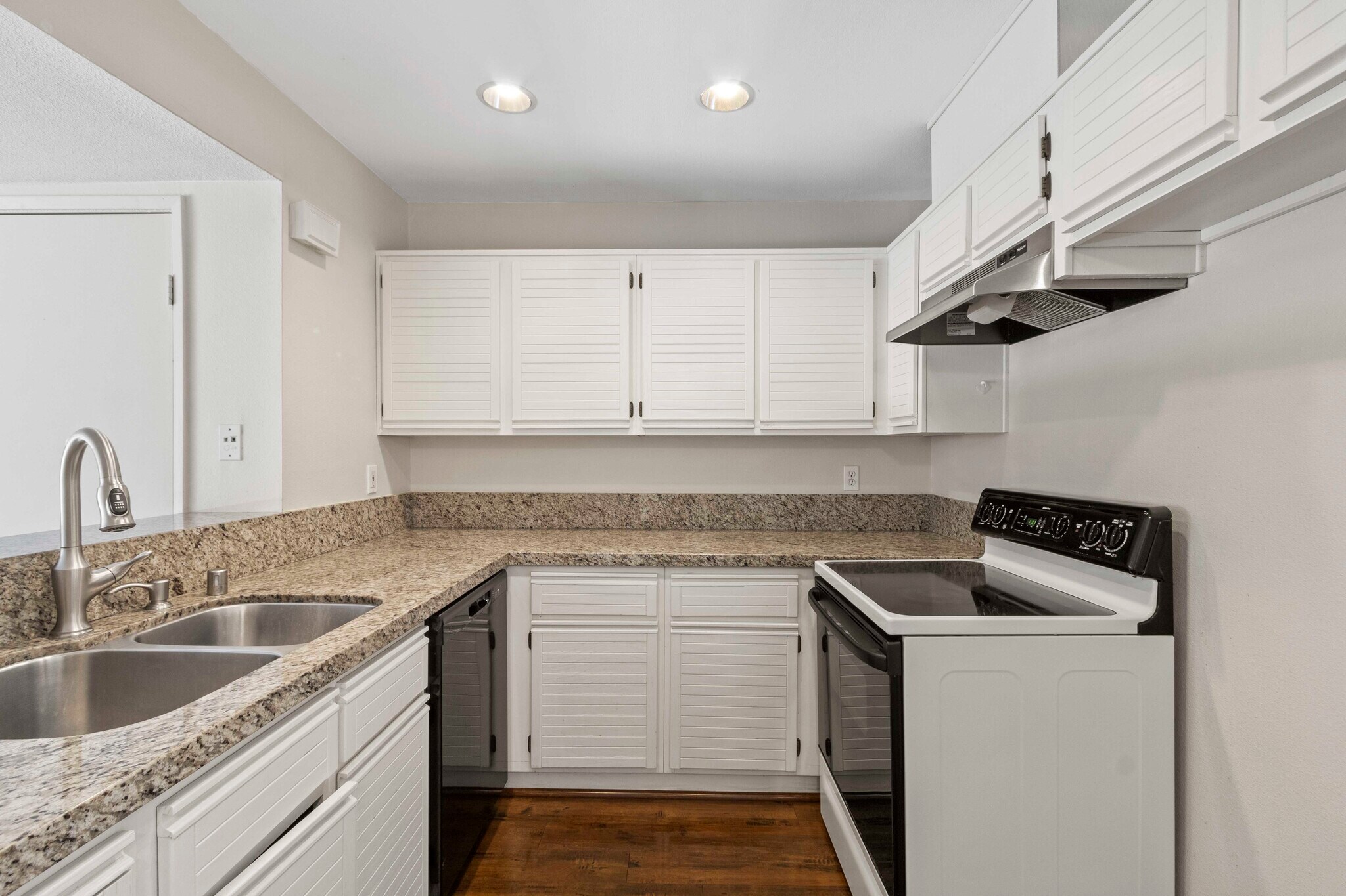Building Photo - 25671 Le Parc
